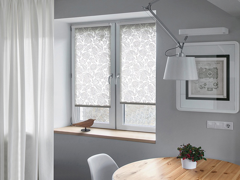 Монтаж рулонной шторы на створку окна - изображение 1 - заказать онлайн в салоне штор Benone в Электроуглях